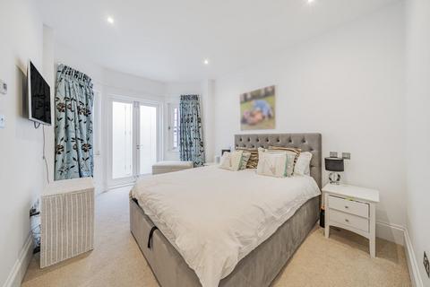 4 bedroom flat for sale, Almeric Road, Battersea