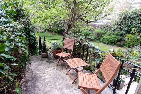 1 bedroom apartment to rent, Airlie Gardens, Notting Hill W8