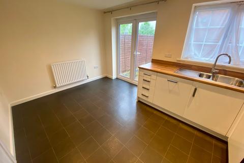3 bedroom townhouse to rent, Burrows Close, Grantham, NG31