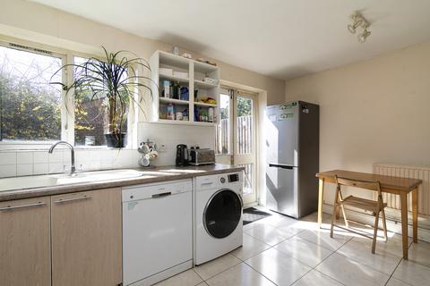 24 Caledonian Wharf, London, E14 3EW