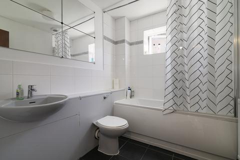 24 Caledonian Wharf, London, E14 3EW
