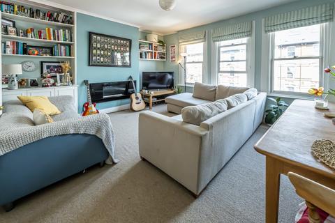 2 bedroom flat for sale, Lavender Hill, Battersea, London SW11