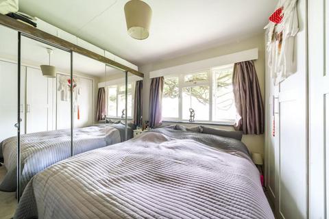2 bedroom detached bungalow to rent, Ducks Hill Road,  Northwood,  HA6