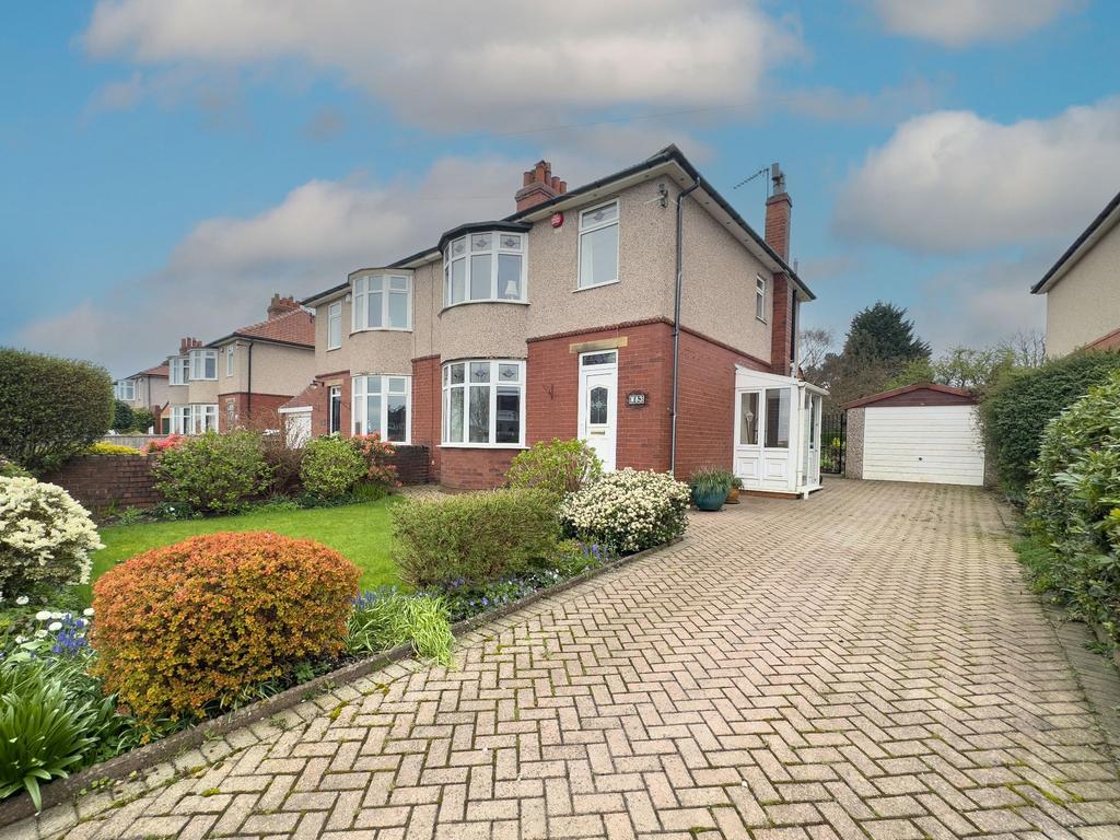Fixby Road, Fixby, HD2 2JB 3 bed semidetached house for sale £295,000