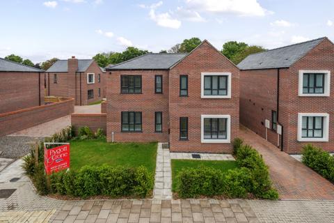 4 bedroom detached house for sale, The Glade, College Street, Grimsby, DN34