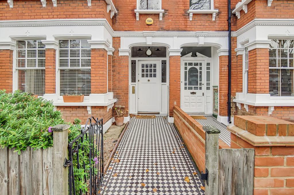 Wavendon Avenue, London, W4 5 bed terraced house - £5,750 pcm (£1,327 pw)