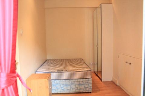 2 bedroom flat to rent, Blythe Road, London W14
