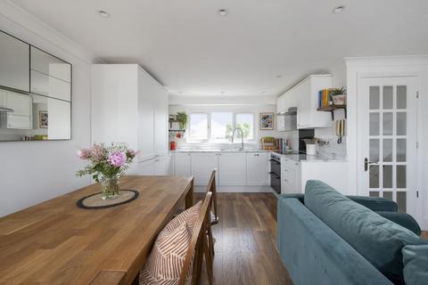 76 Cromford Road, London, SW18 1NY