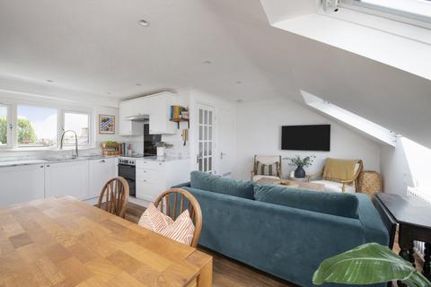 76 Cromford Road, London, SW18 1NY