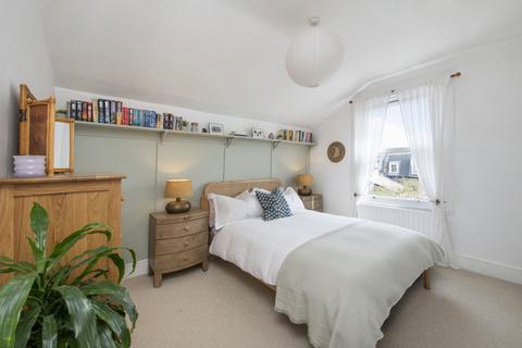76 Cromford Road, London, SW18 1NY