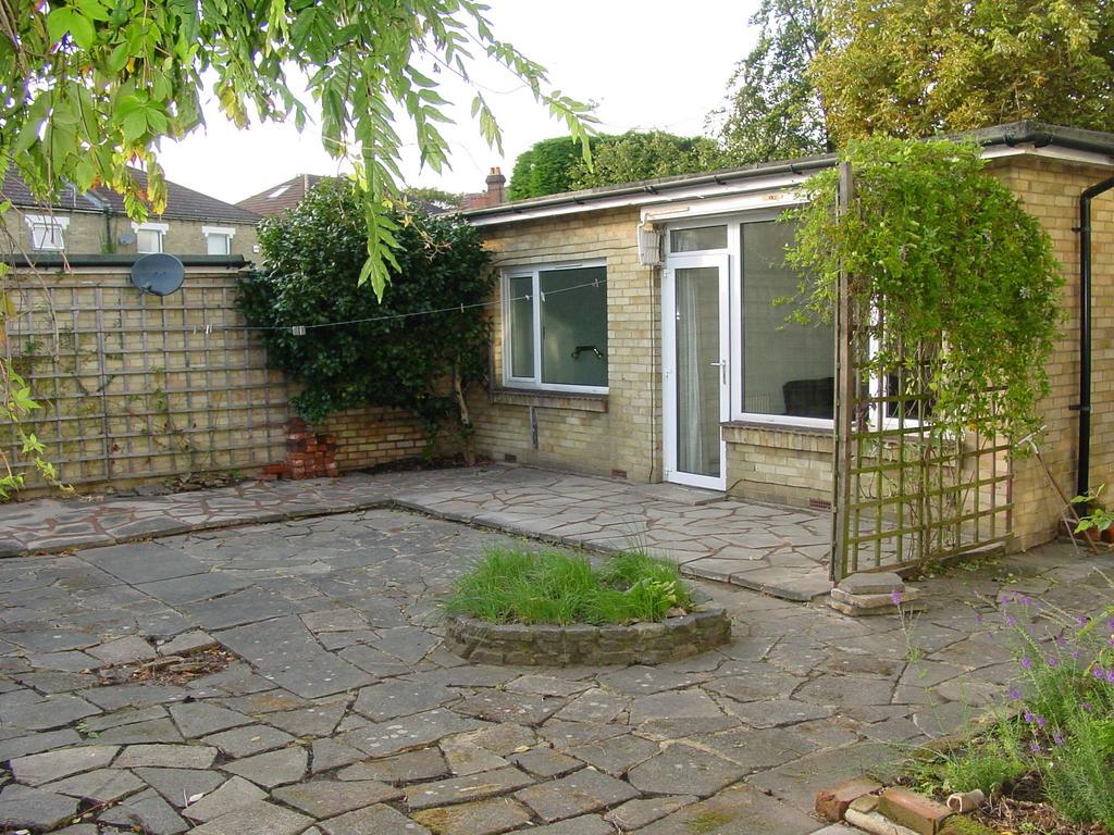 Belmont Road, Southampton SO17 2 bed bungalow for sale £240,000