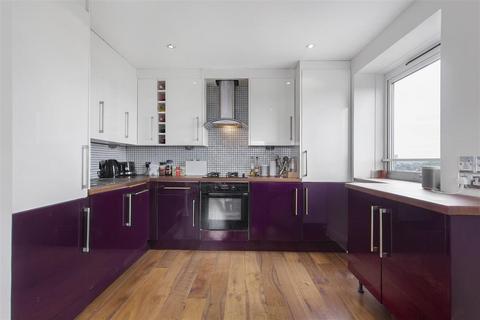 3 bedroom flat for sale, Austin Road, SW11