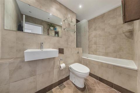 3 bedroom flat for sale, Austin Road, SW11