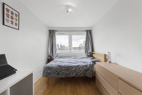 3 bedroom flat for sale, Austin Road, SW11