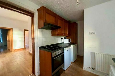 2 bedroom flat to rent, Roxburgh Street, Grangemouth FK3