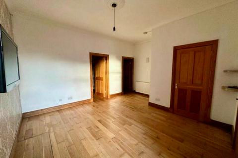2 bedroom flat to rent, Roxburgh Street, Grangemouth FK3