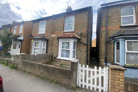 4 bedroom semi-detached house to rent, Albert Road, Yiewsley UB7