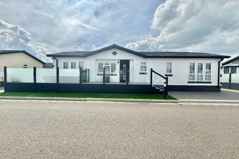 2 bedroom park home for sale, Clearwater Drive, Sandy Bay, Canvey Island