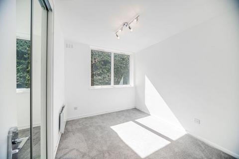 2 bedroom flat for sale, Dinerman Court, London NW8