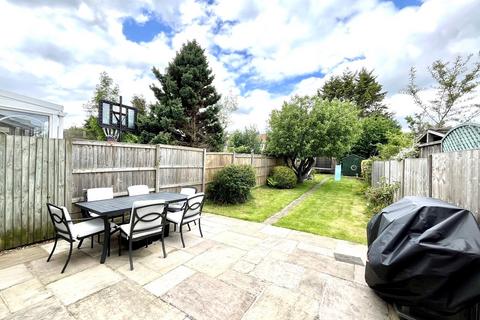 44 Church Lane, Chessington, KT9 2DW