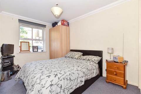 2 bedroom ground floor flat for sale, River Bank Close, Maidstone, Kent