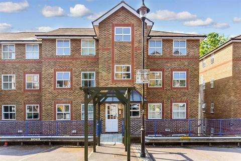 2 bedroom ground floor flat for sale, River Bank Close, Maidstone, Kent