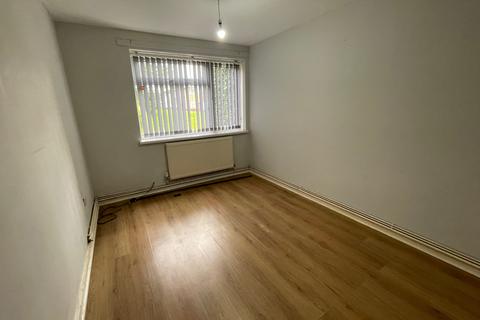 2 bedroom ground floor maisonette to rent, Ravenswood Hill, Coleshill, West Midlands, B46