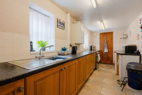 4 bedroom end of terrace house for sale, Mill Street, Crediton, EX17
