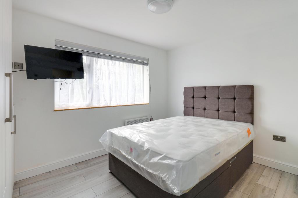 Rambler Close, Taplow SL6 1 bed property - £640 pcm (£148 pw)