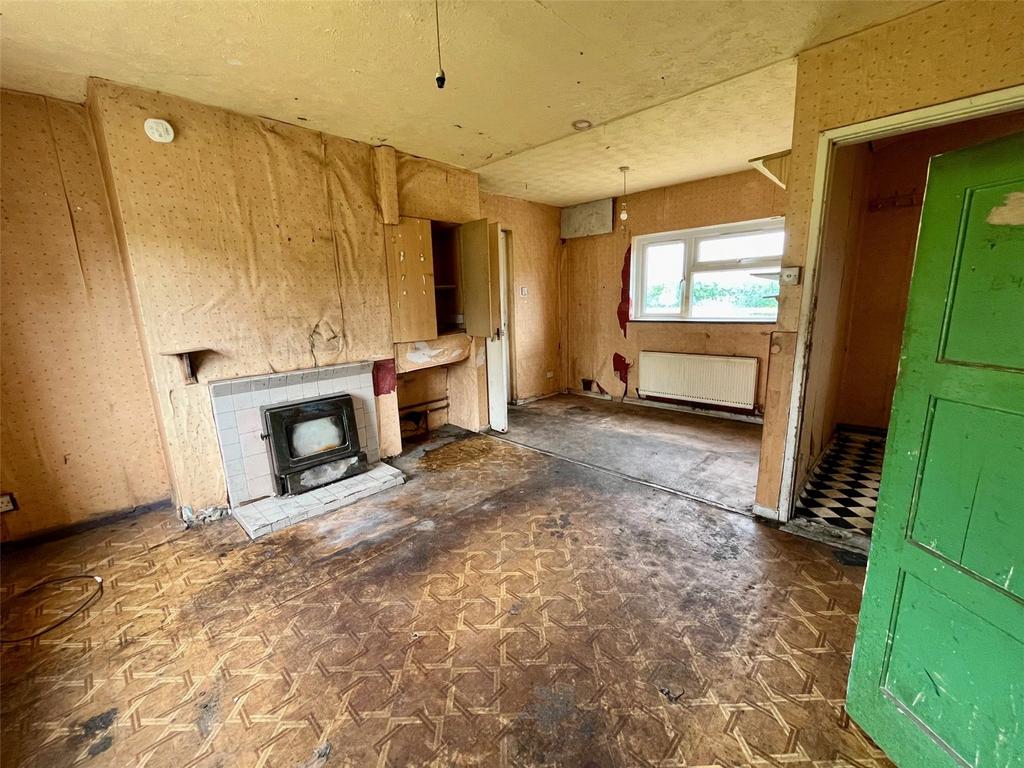 Hungerford Road, East Grafton... 3 bed semidetached house for sale £