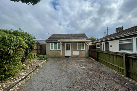 2 bedroom detached bungalow to rent, Church View, Carterton, Oxfordshire, OX18