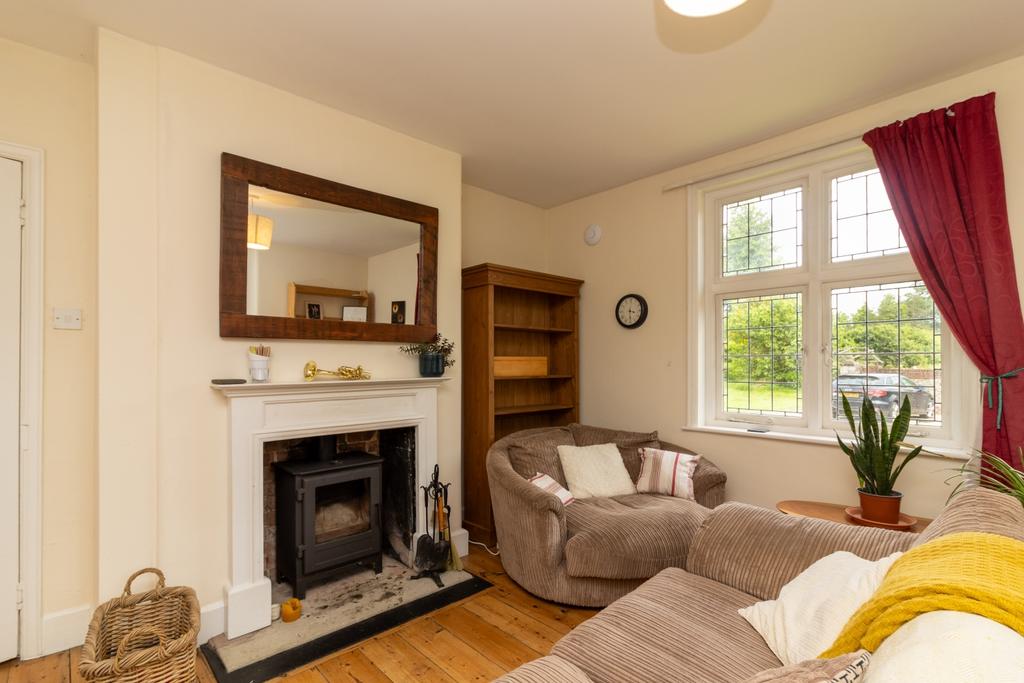 Colden Lane, Old Alresford... 2 bed cottage to rent £1,400 pcm (£323 pw)