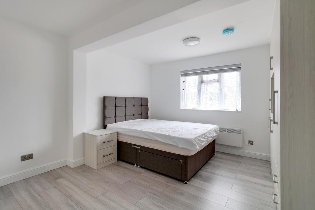 Rambler Close, Taplow SL6 1 bed property - £690 pcm (£159 pw)