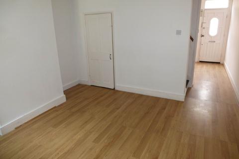 3 bedroom end of terrace house to rent, Elgar Road, Reading