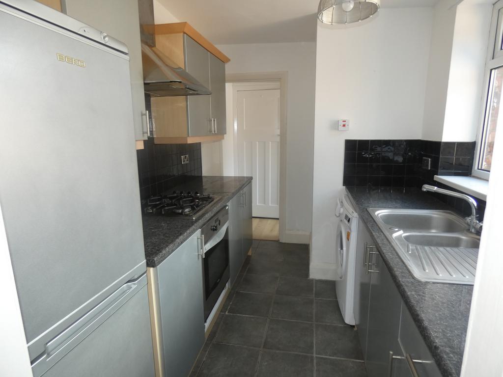 Sackville Road, Heaton 3 bed flat to rent £1,100 pcm (£254 pw)