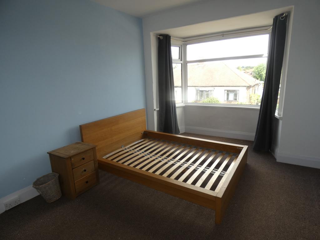 Sackville Road, Heaton 3 bed flat to rent £1,100 pcm (£254 pw)