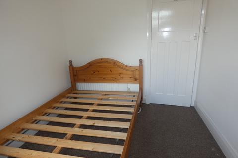 3 bedroom flat to rent, Sackville Road, Heaton