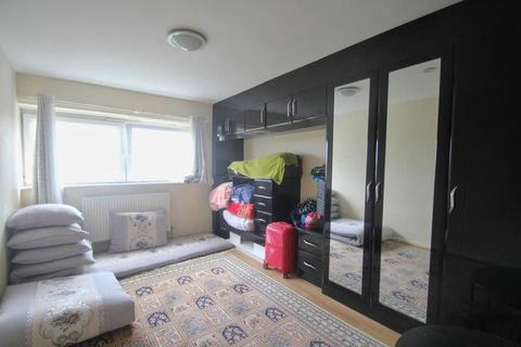 2 bedroom flat for sale, Gurnell Grove, London, Ealing, W13 0AD