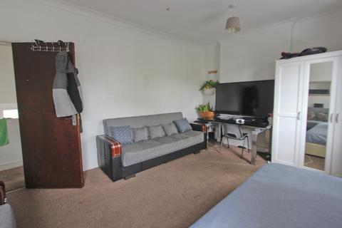 2 bedroom flat for sale, Hampton Road, London E7
