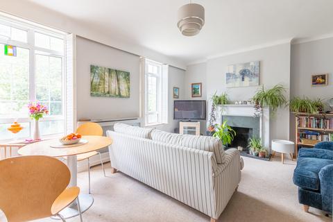 Flat 2, 13 Royal Park, Bristol, BS8 3AL