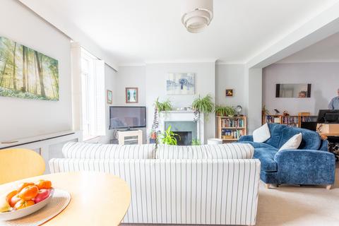 Flat 2, 13 Royal Park, Bristol, BS8 3AL