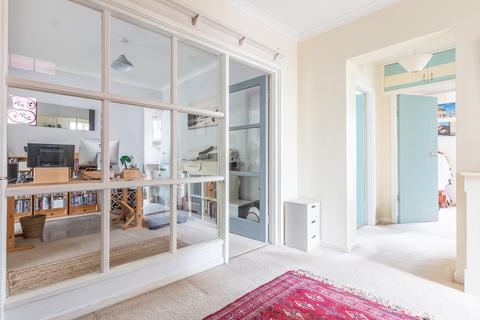 Flat 2, 13 Royal Park, Bristol, BS8 3AL