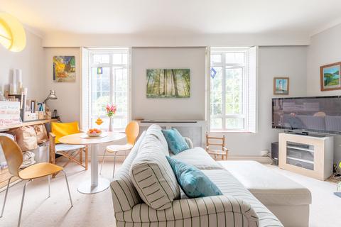 Flat 2, 13 Royal Park, Bristol, BS8 3AL