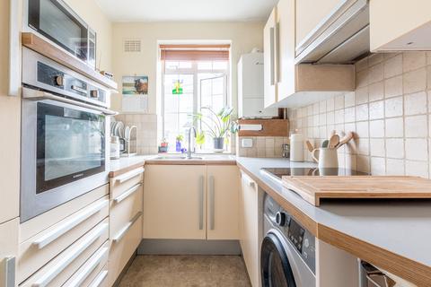 Flat 2, 13 Royal Park, Bristol, BS8 3AL