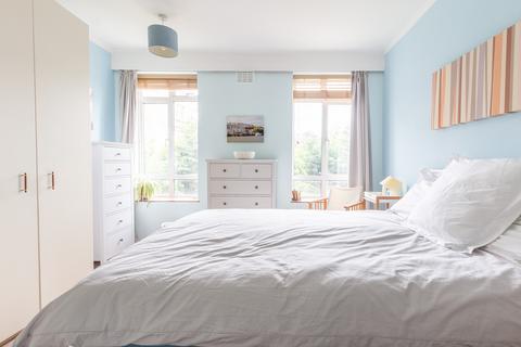 Flat 2, 13 Royal Park, Bristol, BS8 3AL