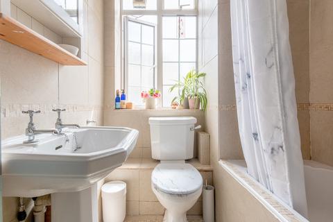 Flat 2, 13 Royal Park, Bristol, BS8 3AL