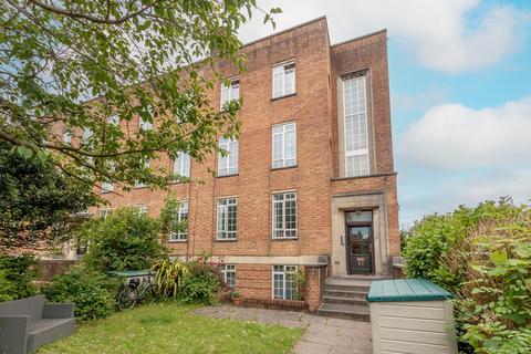 Flat 2, 13 Royal Park, Bristol, BS8 3AL