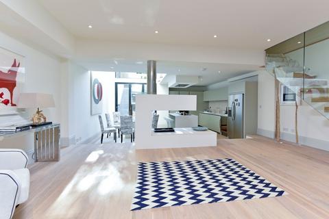 5 bedroom end of terrace house for sale, Broomwood Road, London, SW11