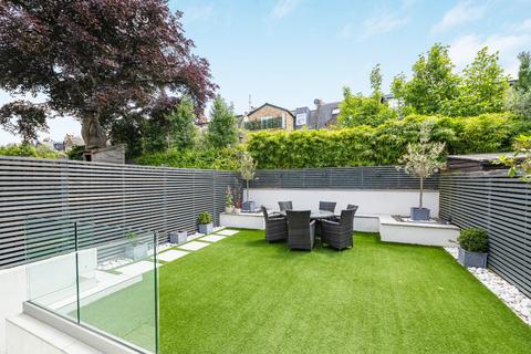 5 bedroom end of terrace house for sale, Broomwood Road, London, SW11