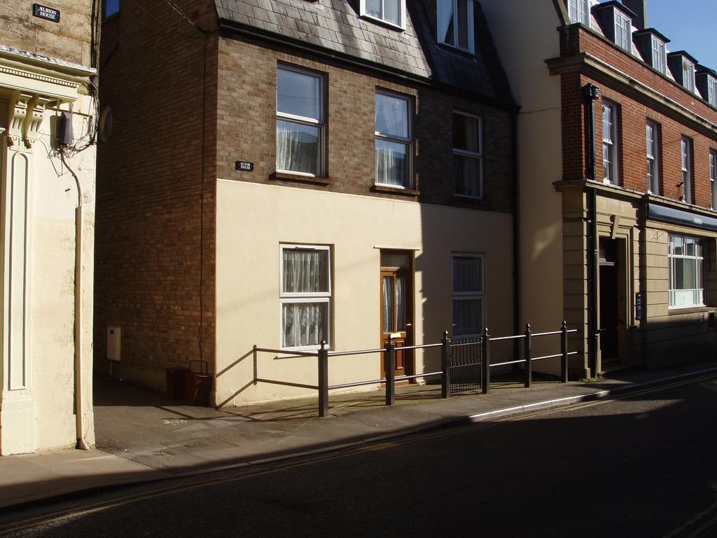 South Street, Wincanton BA9 2 bed flat to rent £795 pcm (£183 pw)